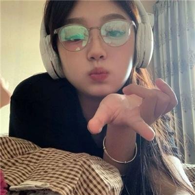 碧窗艳影